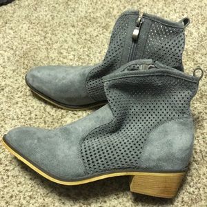 Never worn mi’im booties size 9